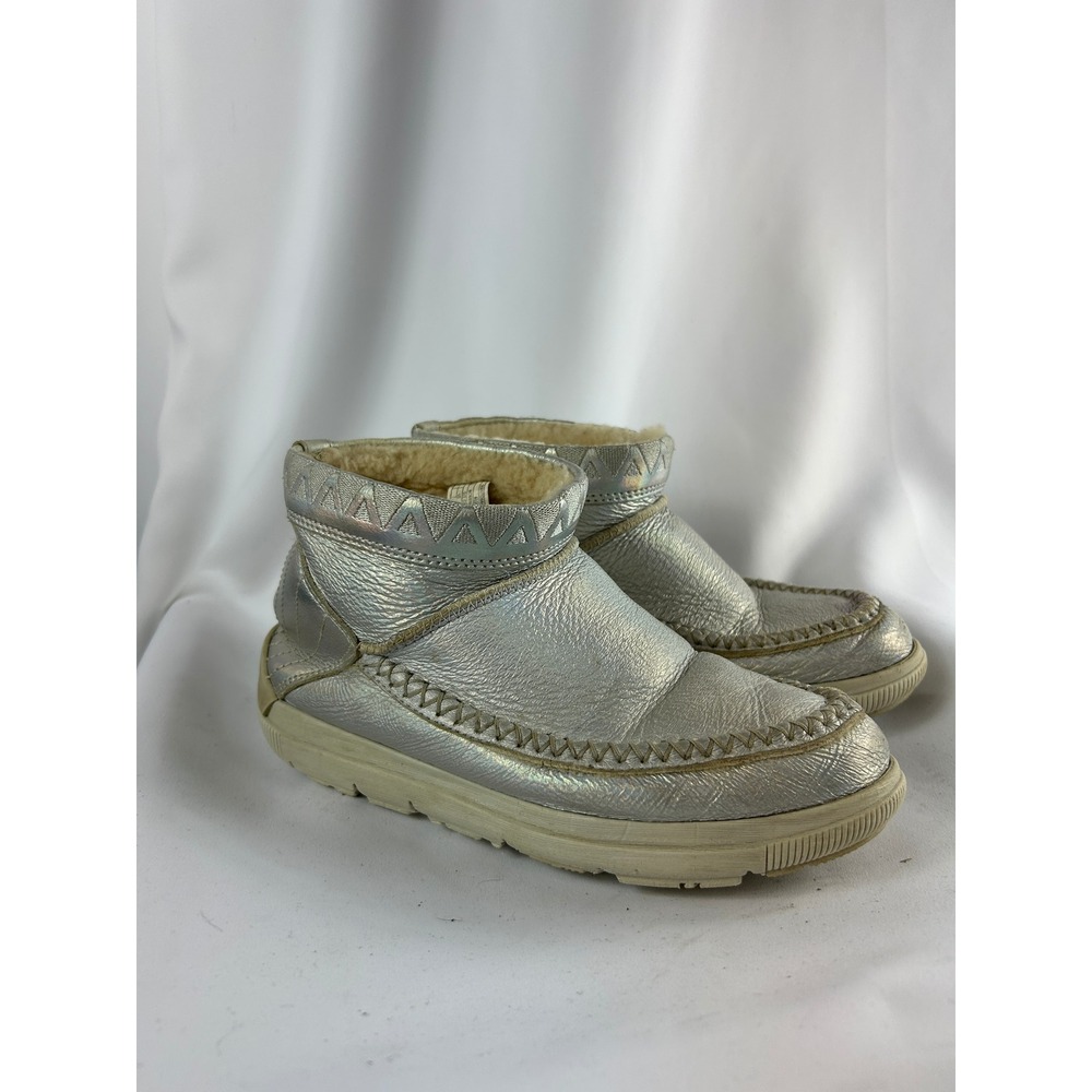 Manitobah Mukluks Silver Metallic Festival Leather Ankle Boots Boho Size 7